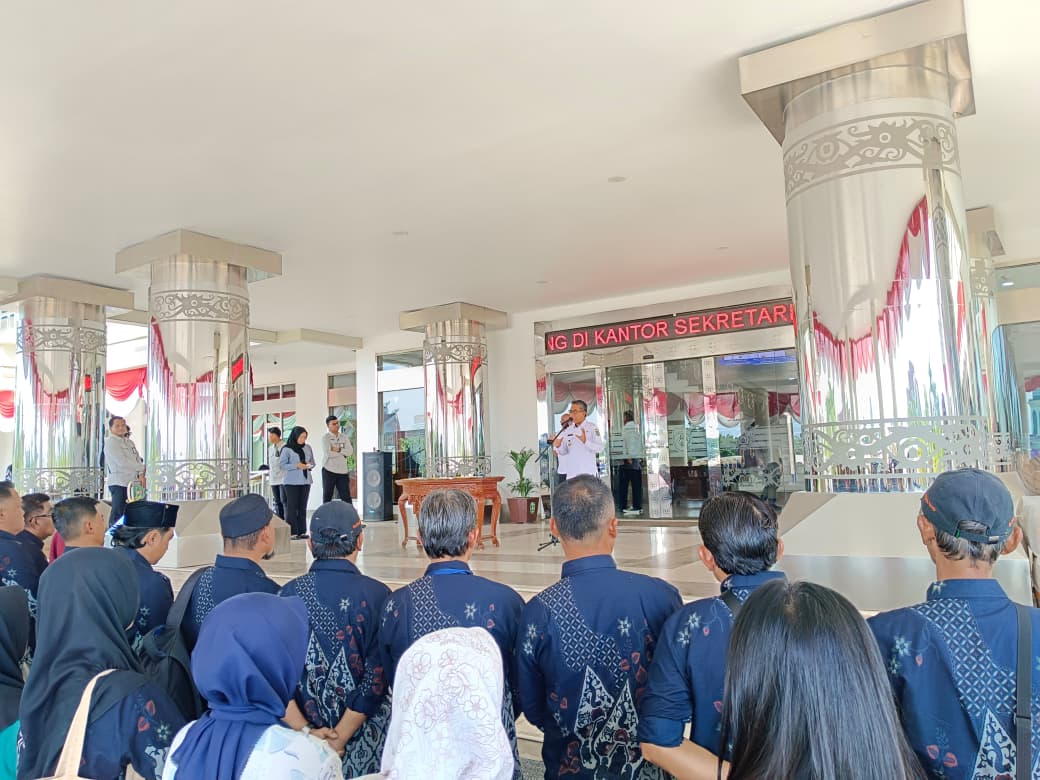 Bupati Kutim Bekali Ketua RT Teluk Lingga dengan Motor Operasional untuk Perkuat Layanan Warga