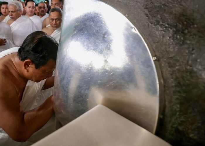 Presiden Prabowo Tunaikan Umrah dan Sempat Mencium Hajar Aswad di Tengah Kunjungan Kenegaraan ke Arab Saudi